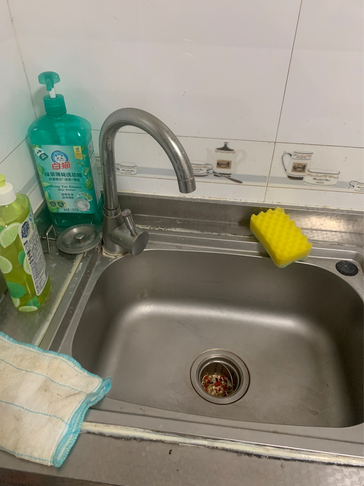 厨房水龙头的水管漏水