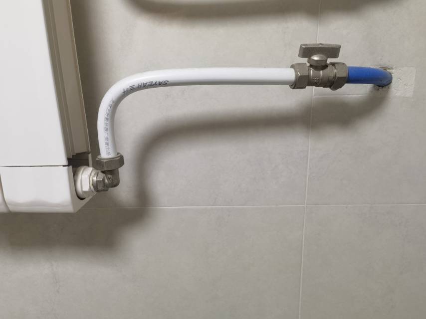 卫生间热水管滴水